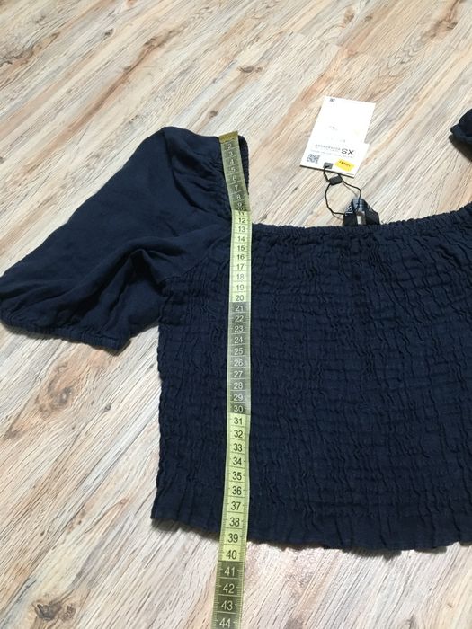 Top din in cu maneci bufante Zara