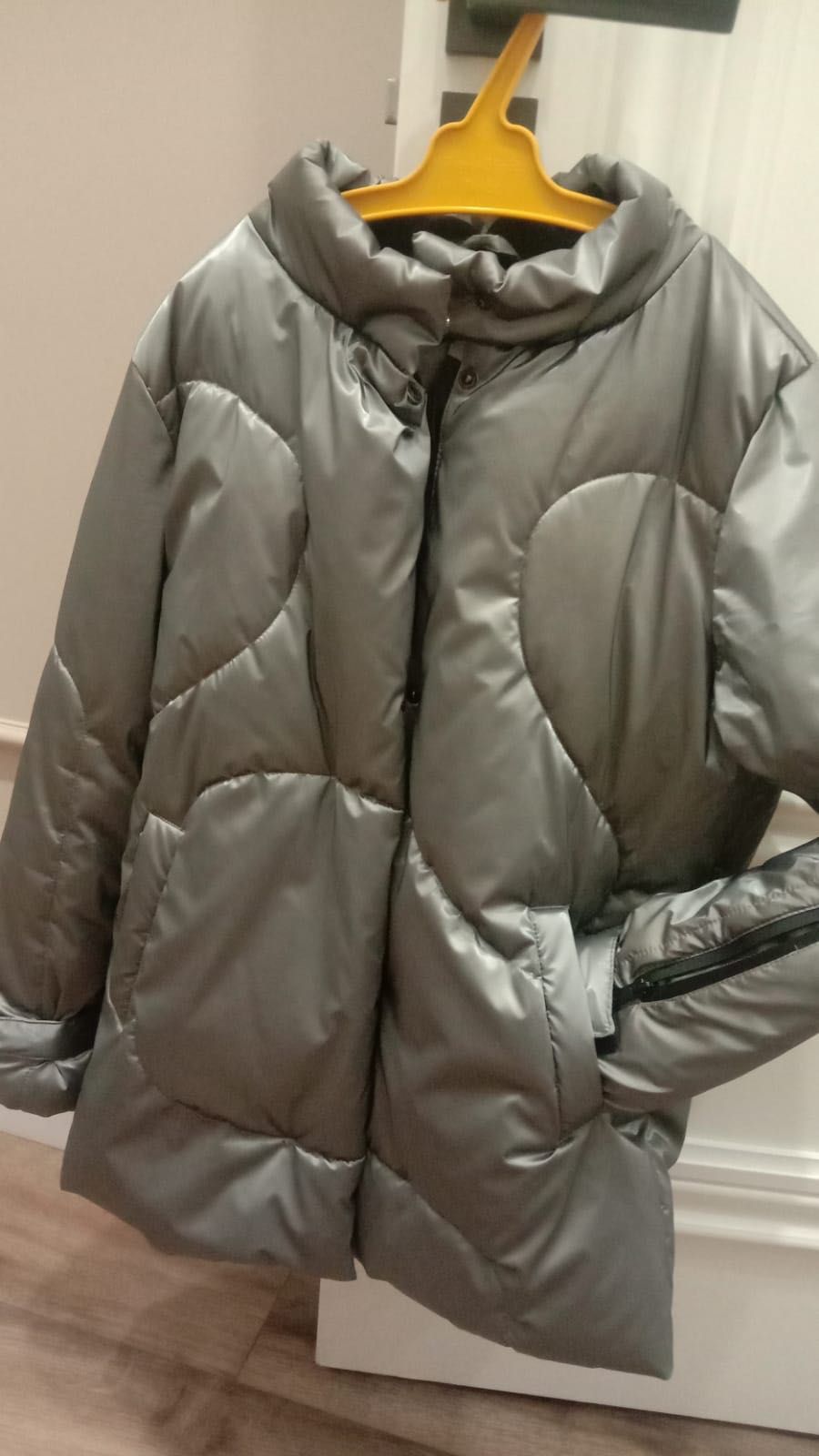 Продам куртку для девочки