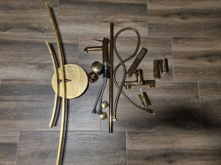 Baterii si accesorii Baie aurii + corp iluminat