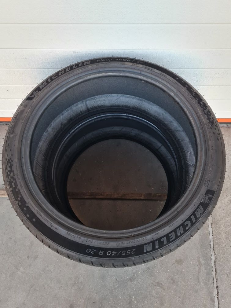 Летни гуми 2 броя MICHELIN PilotSport EV 255 40 R20 дот 3923
