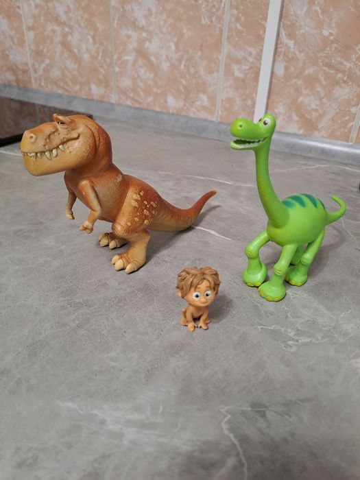 Jucarii figurine ,,Bunul Dinozair" si ,,Cum sa-mi dresez dragonul"
