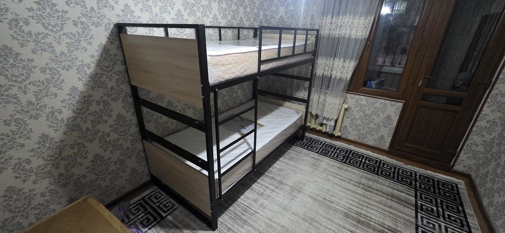 Двухэтажный кровать. Двухъярусная кровать. Металлические икк етажли