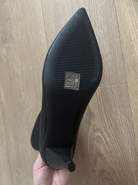 Botine noi, imitatie piele, culoare neagra, marimea 39, varf ascutit
