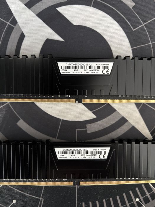 Vand 8GB RAM. Corsair Vengeance