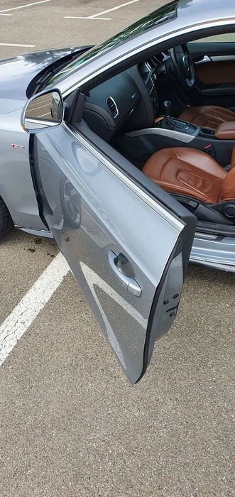 Portiera portieri usa usi stanga dreapta radiator apa clima ac intercooler far faruri xenon hayon lampa stop tripla spate chit kit pornire blocator volan calculator motor ECU Audi A5 motor 2.7 tdi 190 cp an 2009 tip CGKA CGK dezmembrez dezmembrari piese