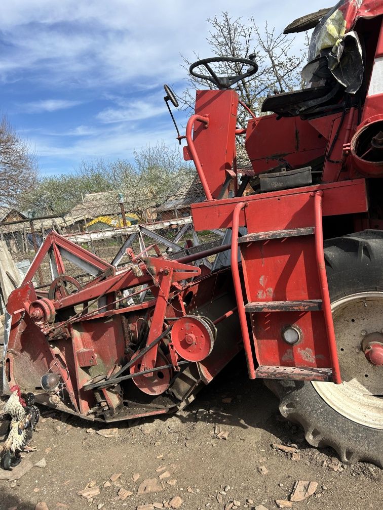 Vând combină massey ferguson