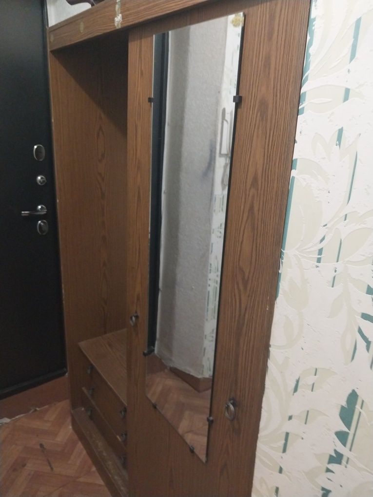 Продам прихожую б/у в хорошем состоянии