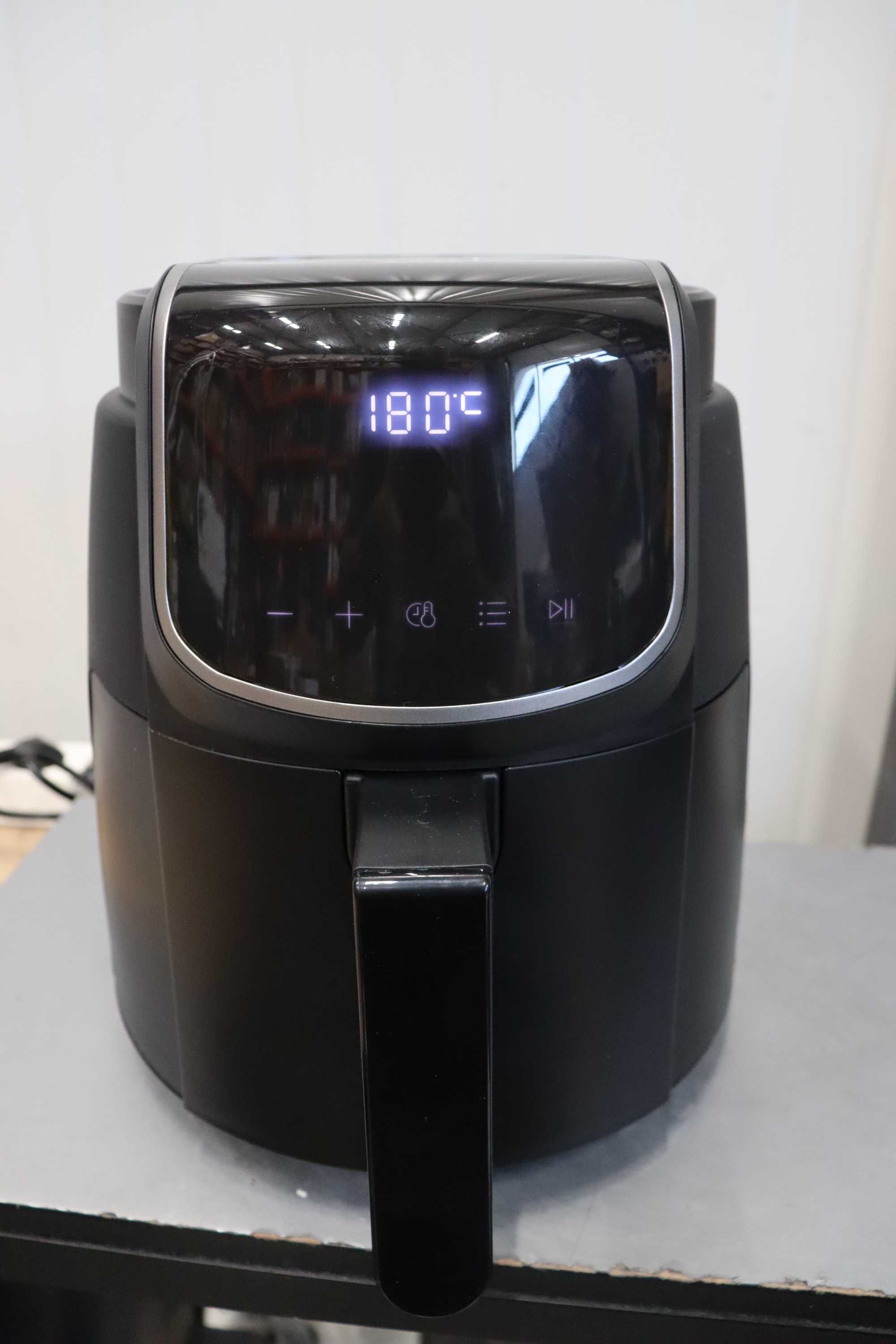 Фритюрник с горещ въздух Midea 4L (MAD40F8APK)  С ДЕФЕКТ