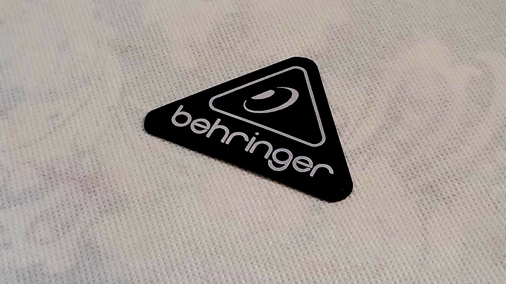 Logo/Sticker RCF / Behringer. Se potriveste pe orice boxa sau sub/Behr