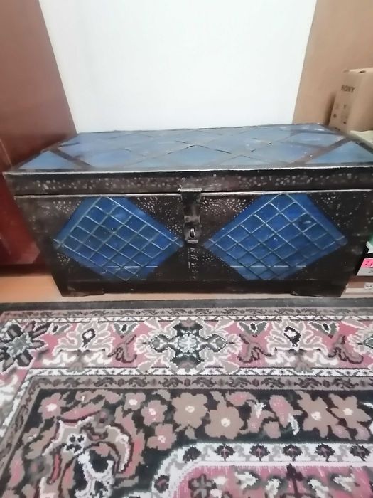 Продам деревянный сундук для хранения вещей