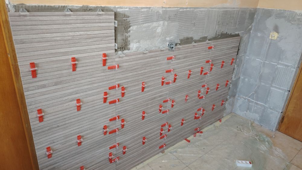 Executam lucrari interioare si exterioare