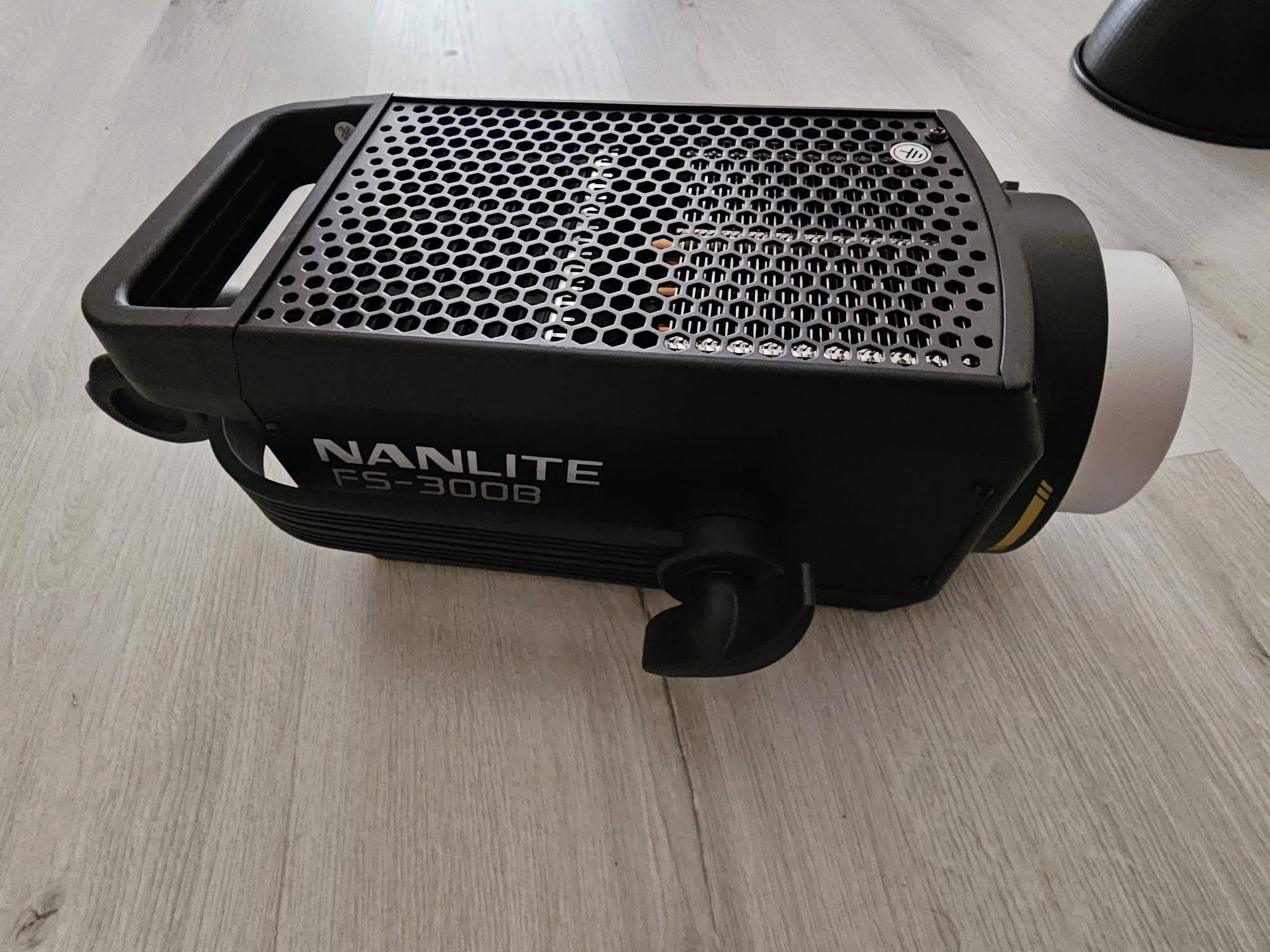 Студийно осветление NanLite FS-300B Bi-Color AC LED Monolight