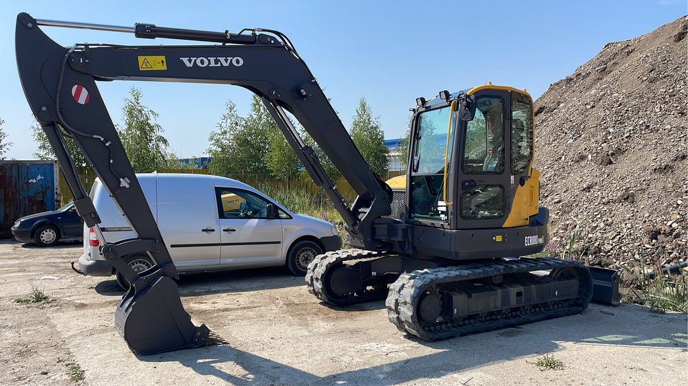 Inchiriez excavator de 9 tone