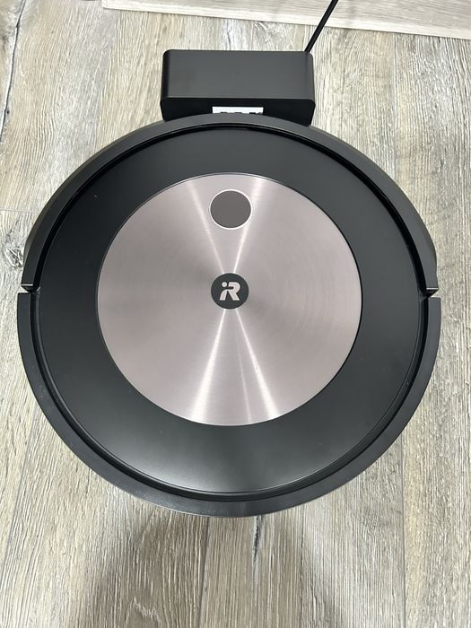 Robot de aspirare cu mop