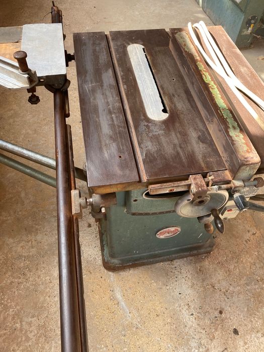 Циркуляр с каретка