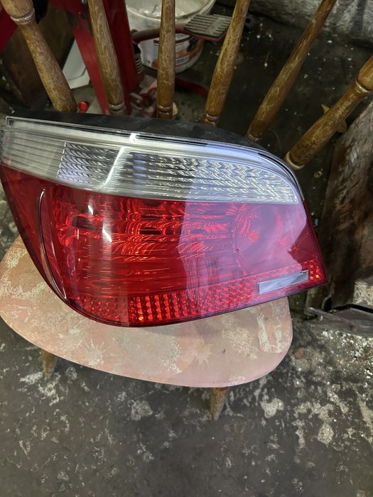 Продавам оригинален ляв стоп за бмв е60 на крушки