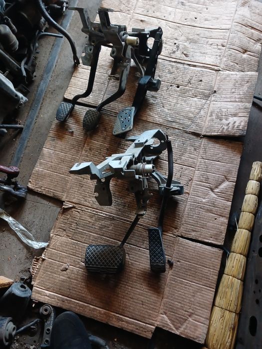 Блок педалей Ауди 80 привозной