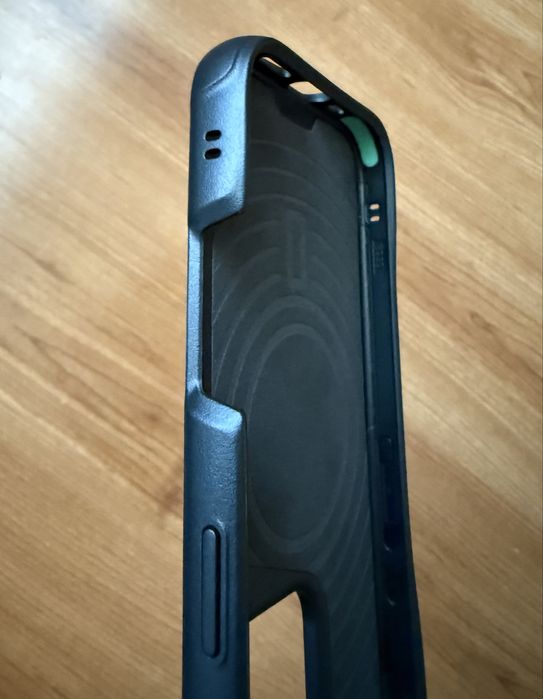 husa iPhone 16 Pro, MOUS din piele. Nouă!