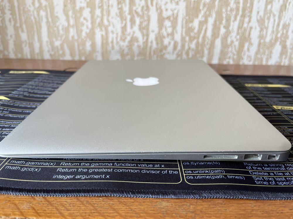 Продава се Macbook Air 13 2017