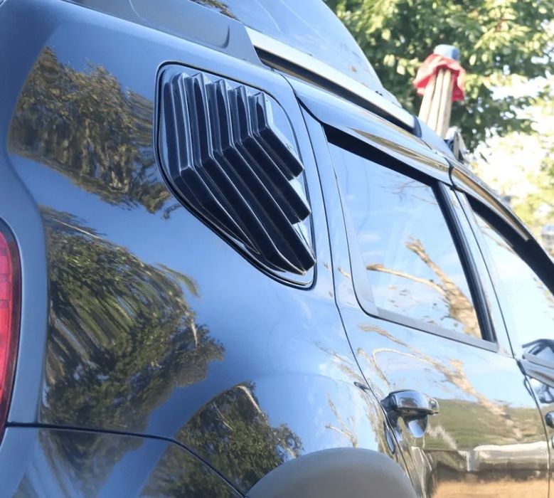 Ornamente protectie Geam spate Dacia Duster 1