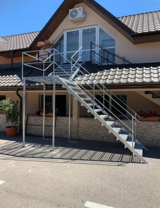 Rafturi metalice pentru depozitare