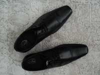 Pantofi barbatesti eleganti, marimea 44 stare foarte buna, negru maron