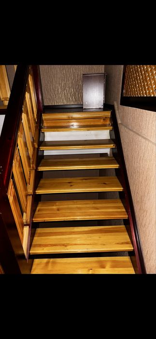 Продам деревянную лестницу