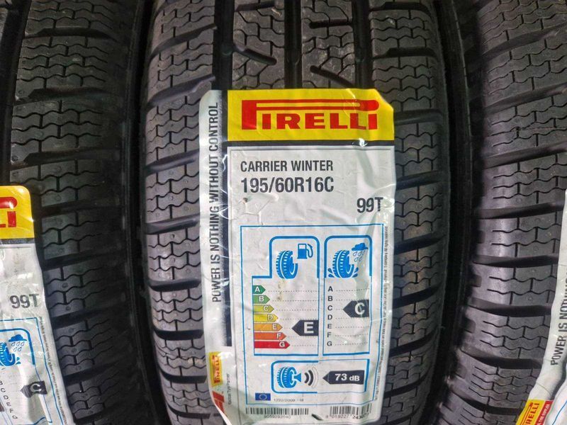 4 Pirelli R16C 195/60
нови зимни бусови гуми 
DOT3418