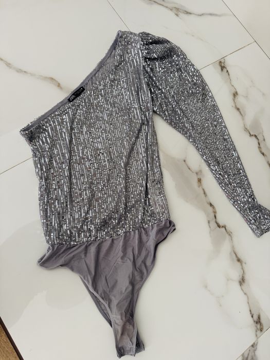 Бляскаво боди на Zara