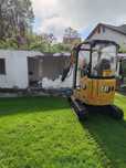 Domolari excavari miniexcavator 2 tone cu picon în tot jud arges