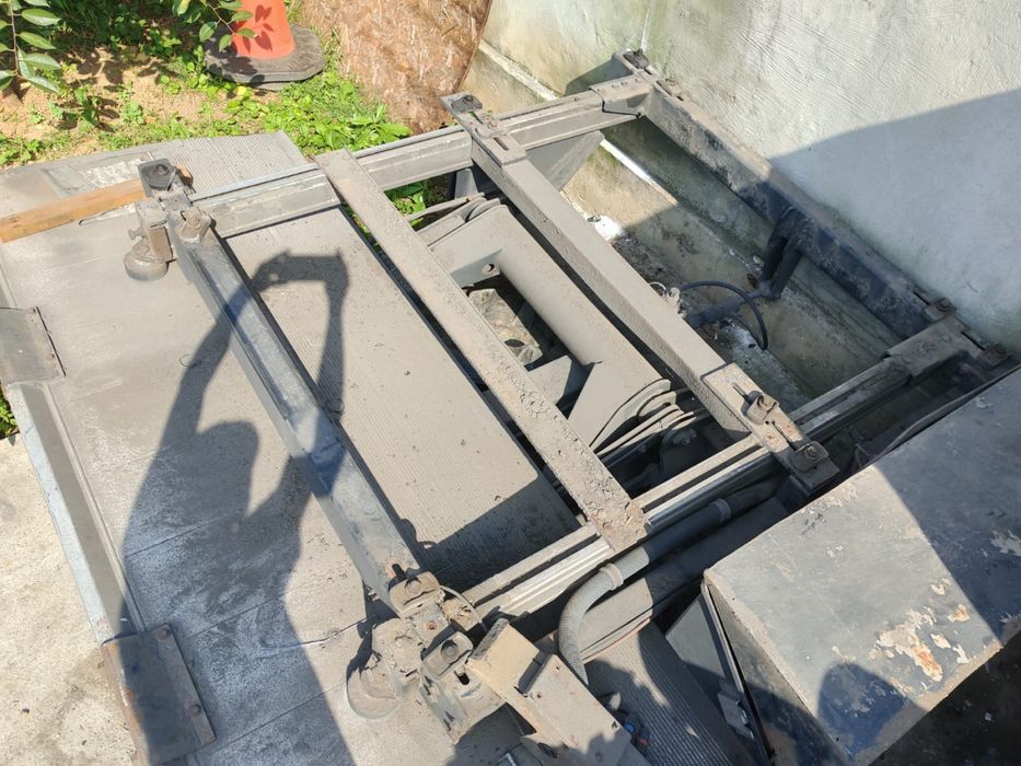 Lift hidraulic semiremorca