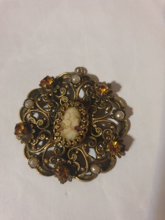 Прекрасна Камея с перли