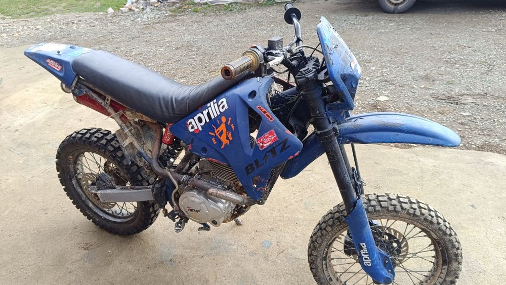 vând moto aprilia