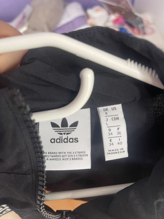 Adidas късо горнище тип ветровка xs оригинално