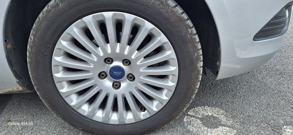 Vand Ford focus titanim