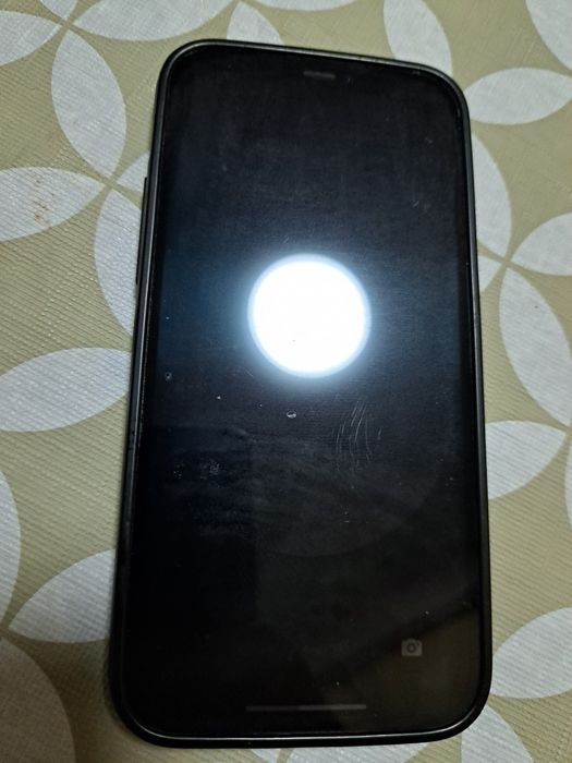 Продавам iphone 12