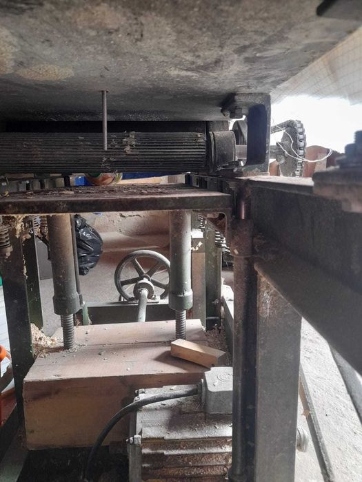 Vând utilaje pentru tâmplărie