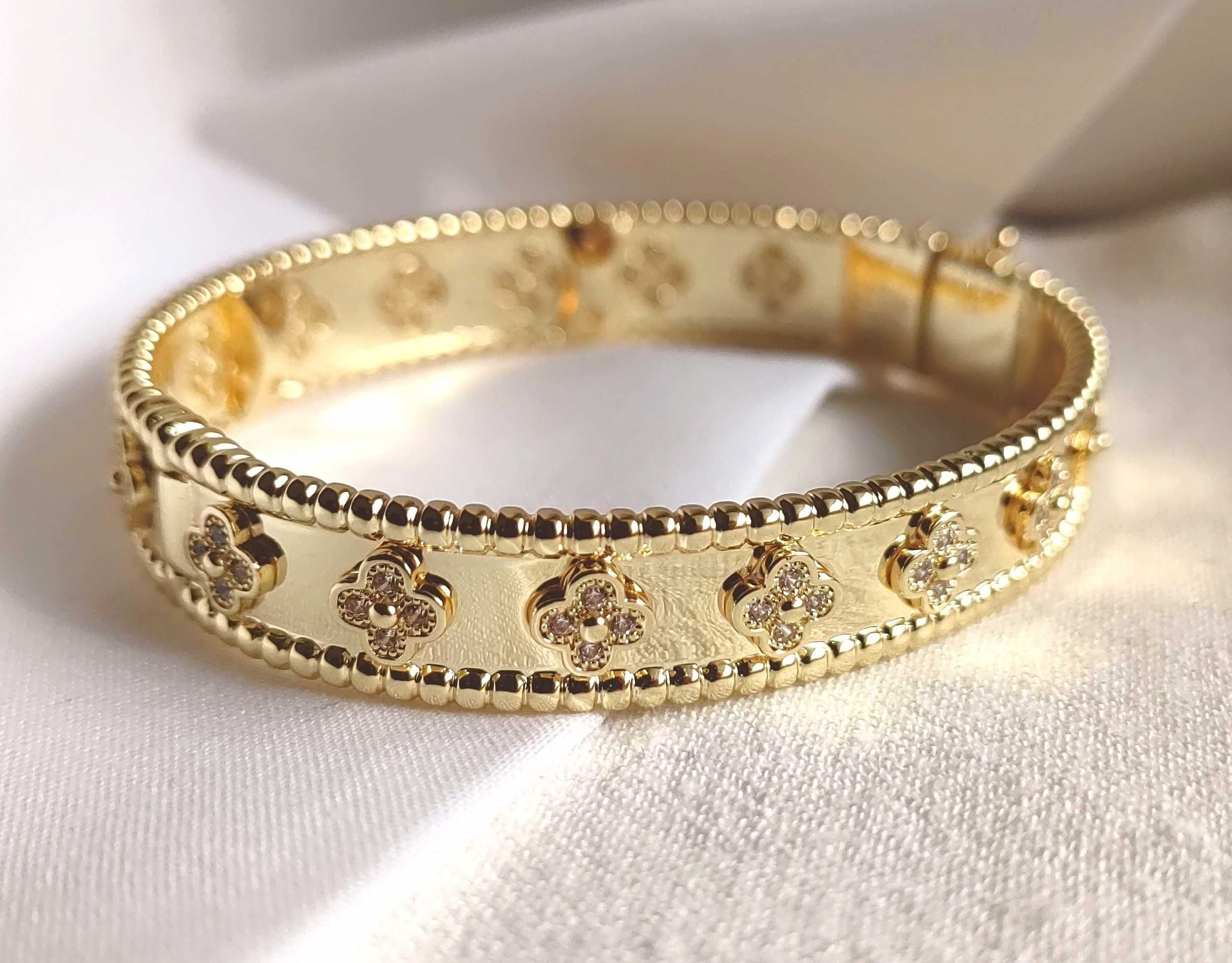 Perlée clovers bracelet, medium model, VCA твърда дамска гривна