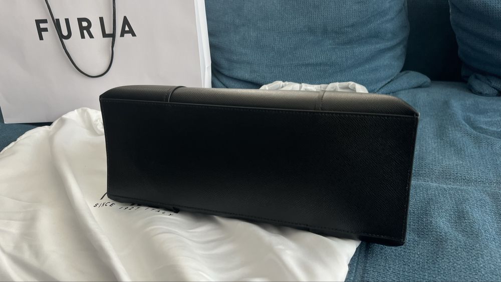 Furla Vittoria Nero.100% оригинал,със сериен номер,етикети,торбичка