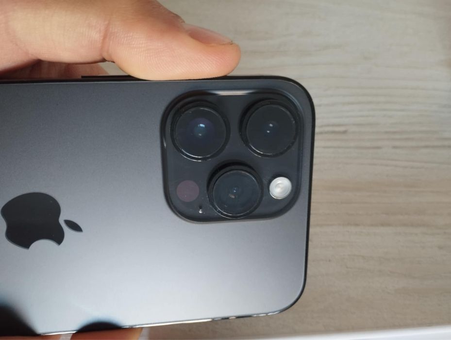 Ipfone 14 pro max  като нов 2 броя плюс зарядно