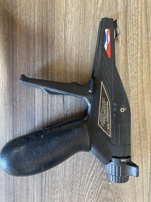 Dispozitiv strangere banda zimtata