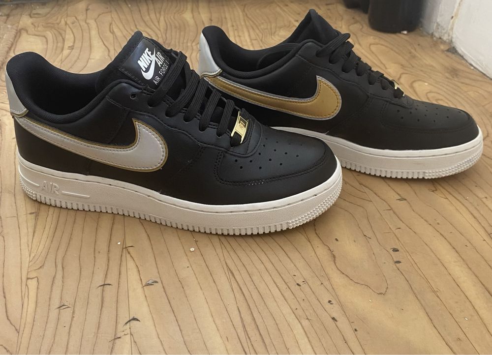 NIKE Спортни обувки WMNS AIR FORCE 1 '07 MTLC