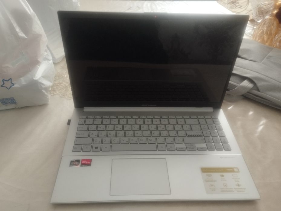 ASUS Vivobook Go 15 OLED (модель E1504FA-L1742). 
Основные характерист