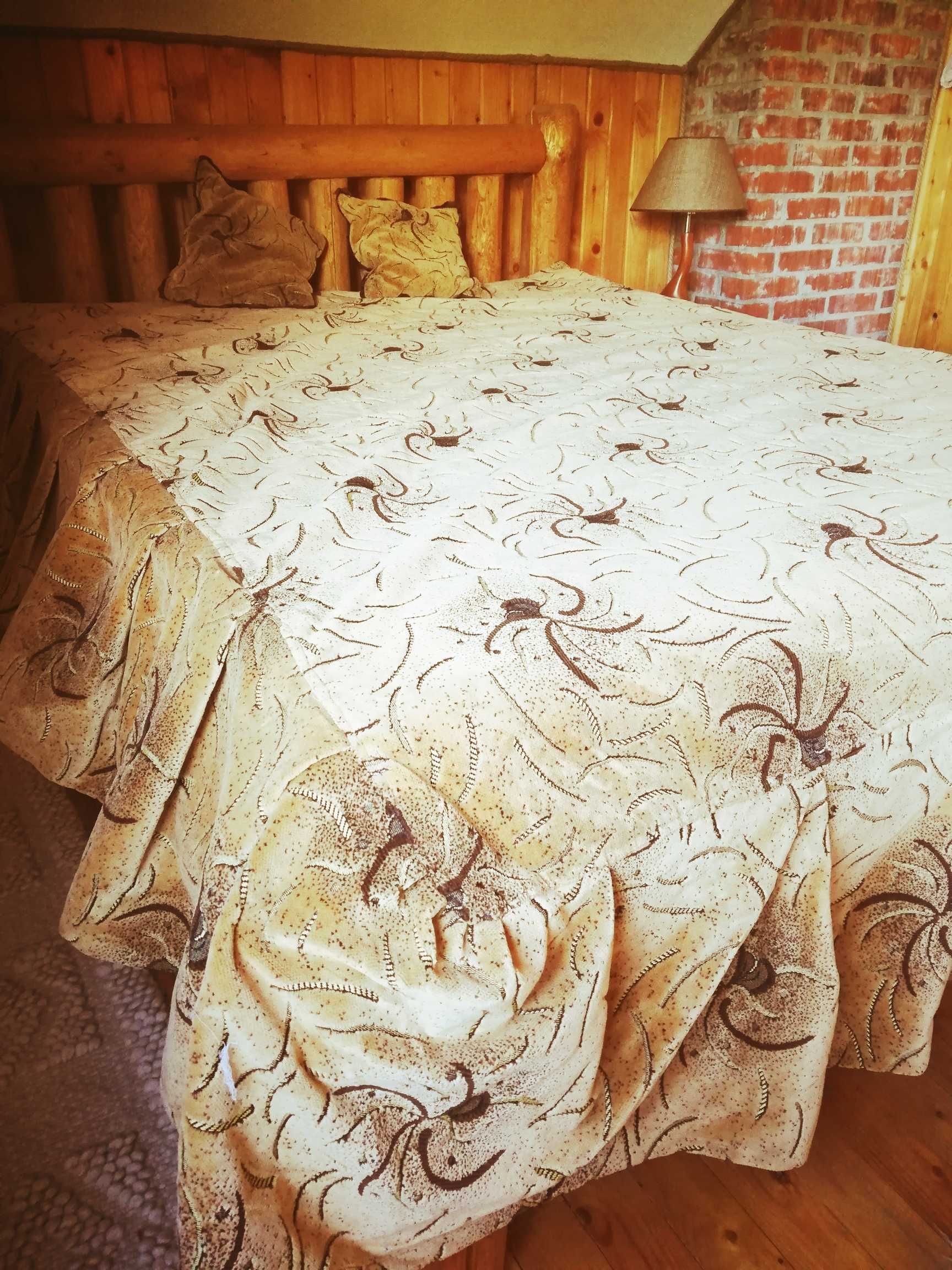 Set cuvertura pat dublu  și doua pernuțe decorative