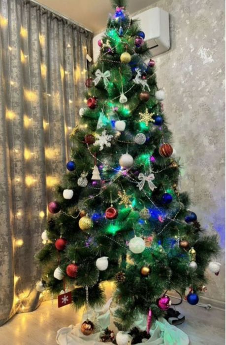 Использваная 1 год высота 2.20.+ частично отдам игрушки,герлянды и.т.д