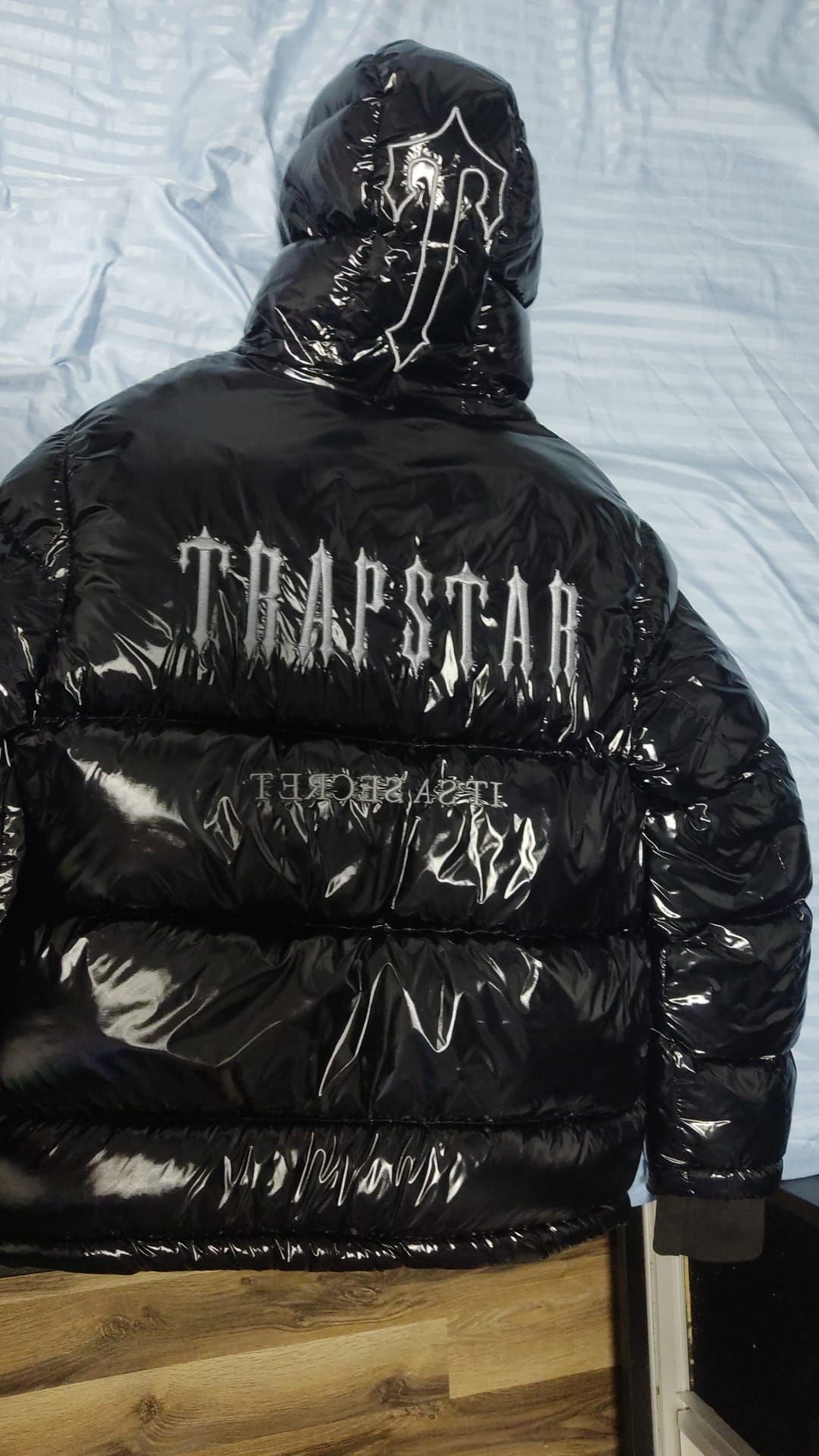 Vând geaca trapstar