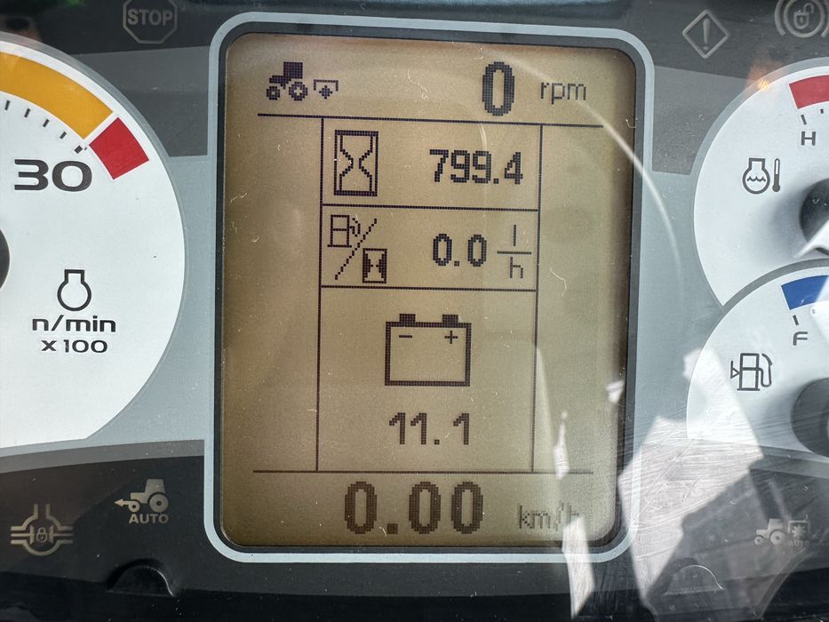 Трактор New Holland TD5.95 с плуг Madara