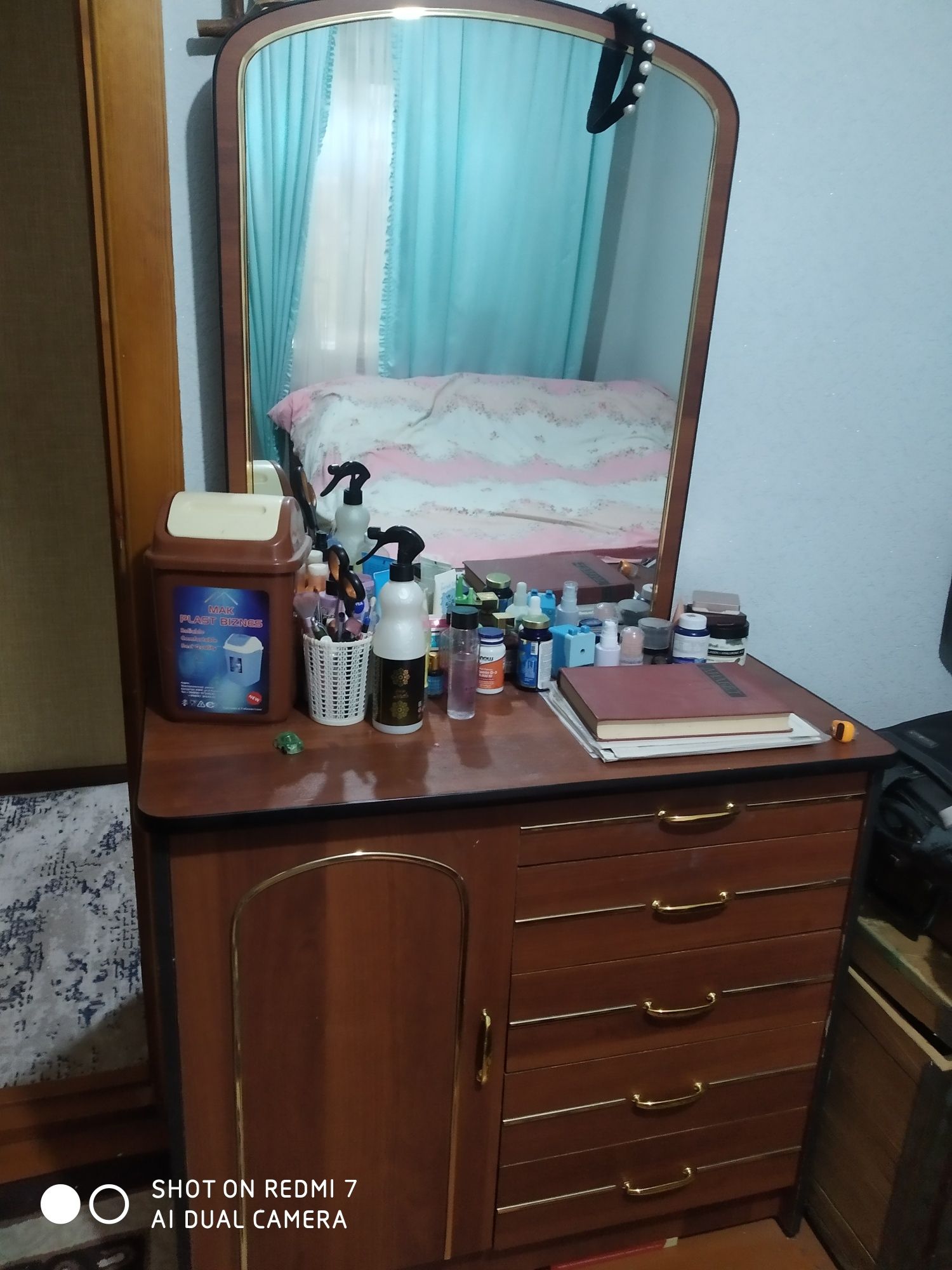 Mebel sotiladi spalniy