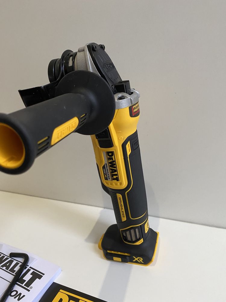 Ъглошлайф DeWALT DCG405 18V 125mm/9000об. Brushless / Безчетков