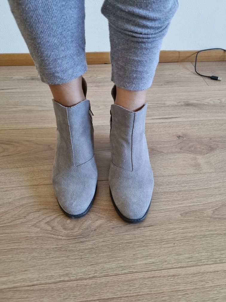 Botine piele întoarsă